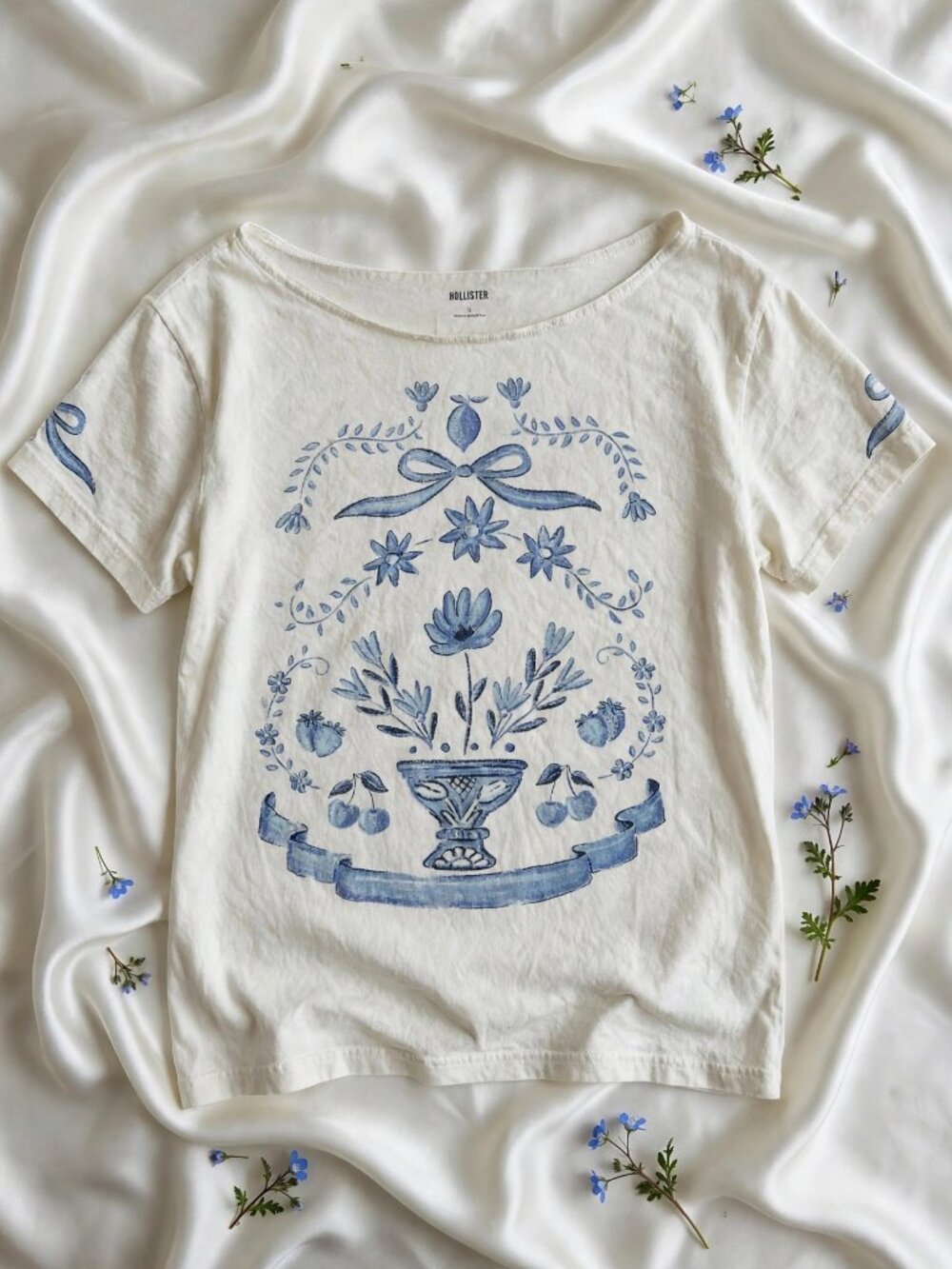 Hollister White Floral Graphic Tee Blue Bow Wide Neckline